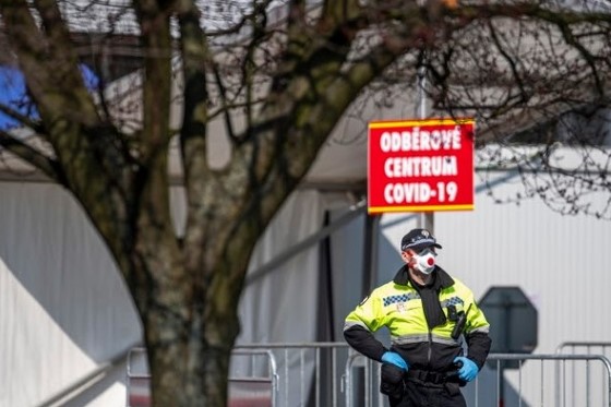 Punkt poboru próbek do testowania Covid-19, źródło: rexter.cz